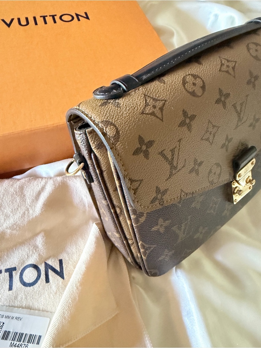 Authentic LV Pochette Métis Monogram Reverse - Picture 5 of 14